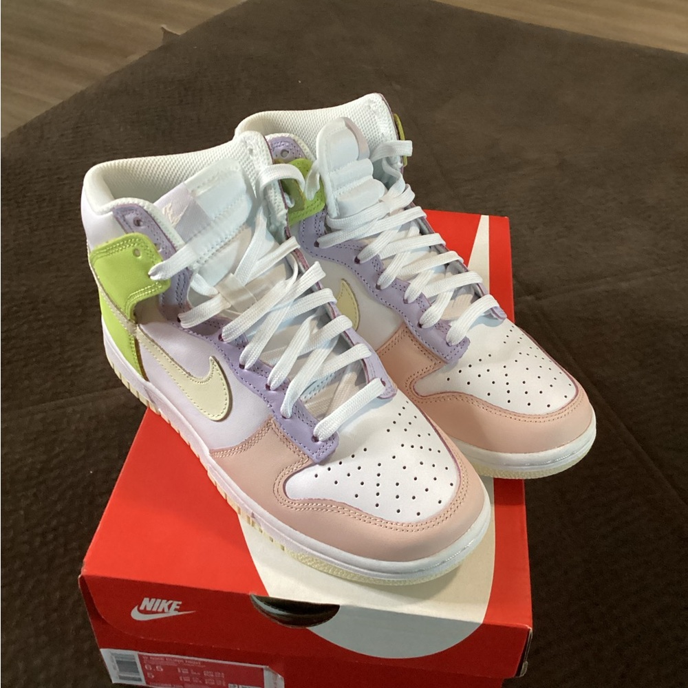 New Women’s Nike Dunk High 6.5 - Picture 2 of 7